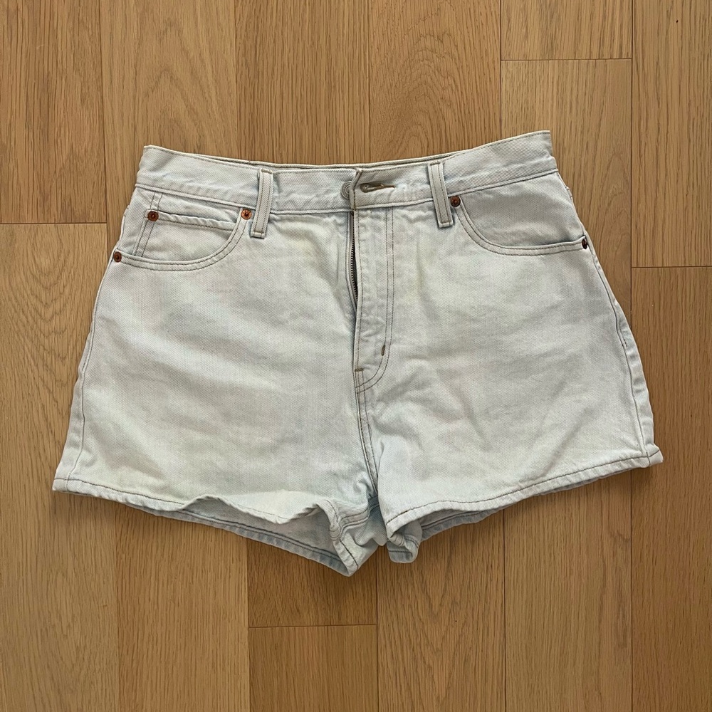 Cute Light Blue Denim Levi’s Shorts Size 29